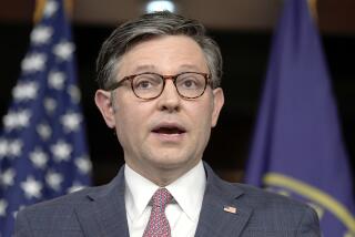 El presidente de la Cámara de Representantes Mike Johnson habla en una conferencia de prensa en el Capitolio, el miércoles 10 de abril de 2024, en Washington. (AP Foto/Mariam Zuhaib)