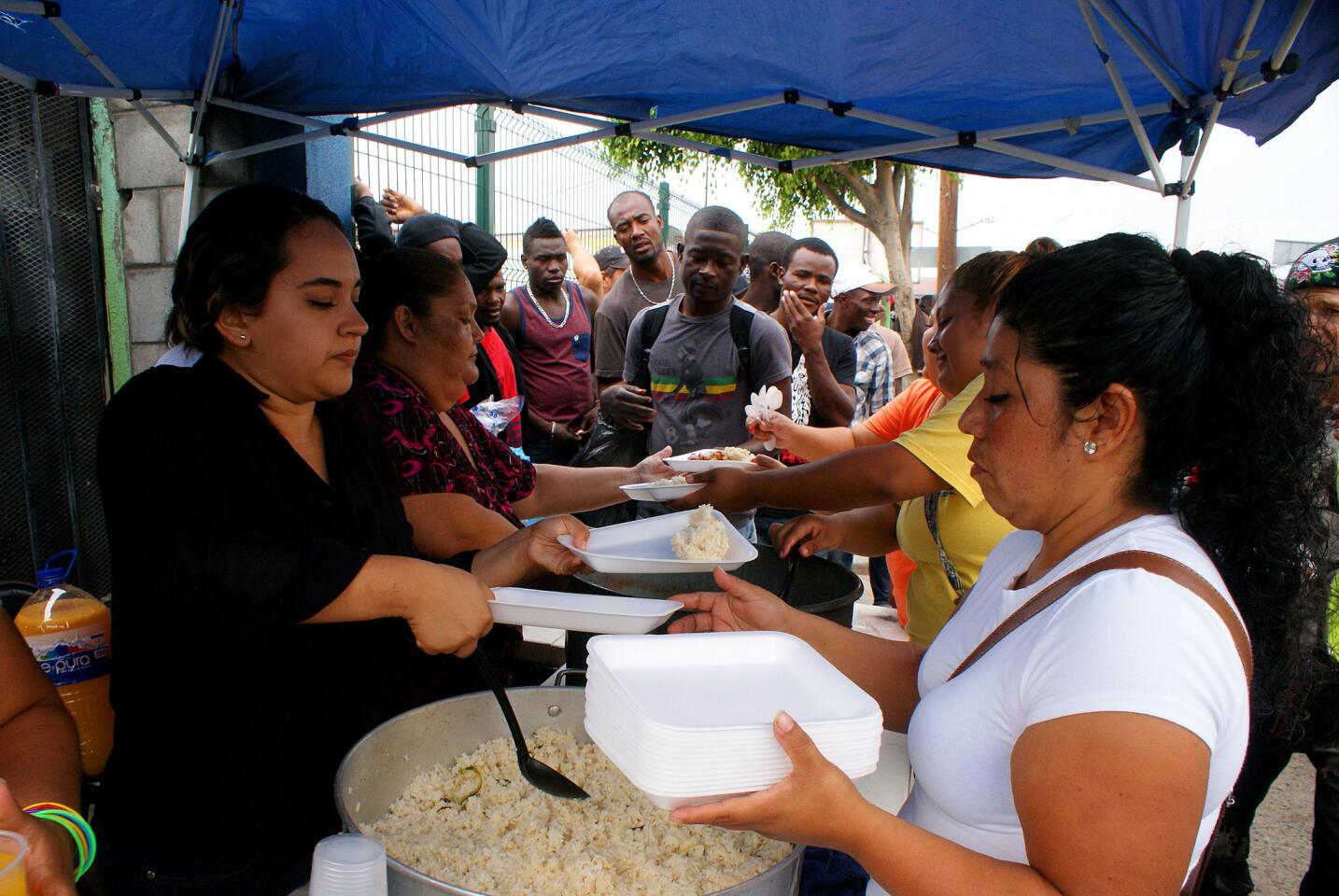 Migración que escapa de la miseria y llega a Tijuana, pero que entrando a EEUU pudiera ser deportada