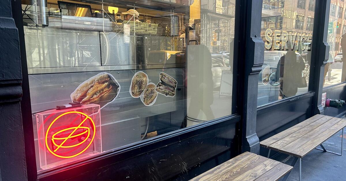 Chipotle and Sweetgreen forecasts show cooling excitement about lunch bowls