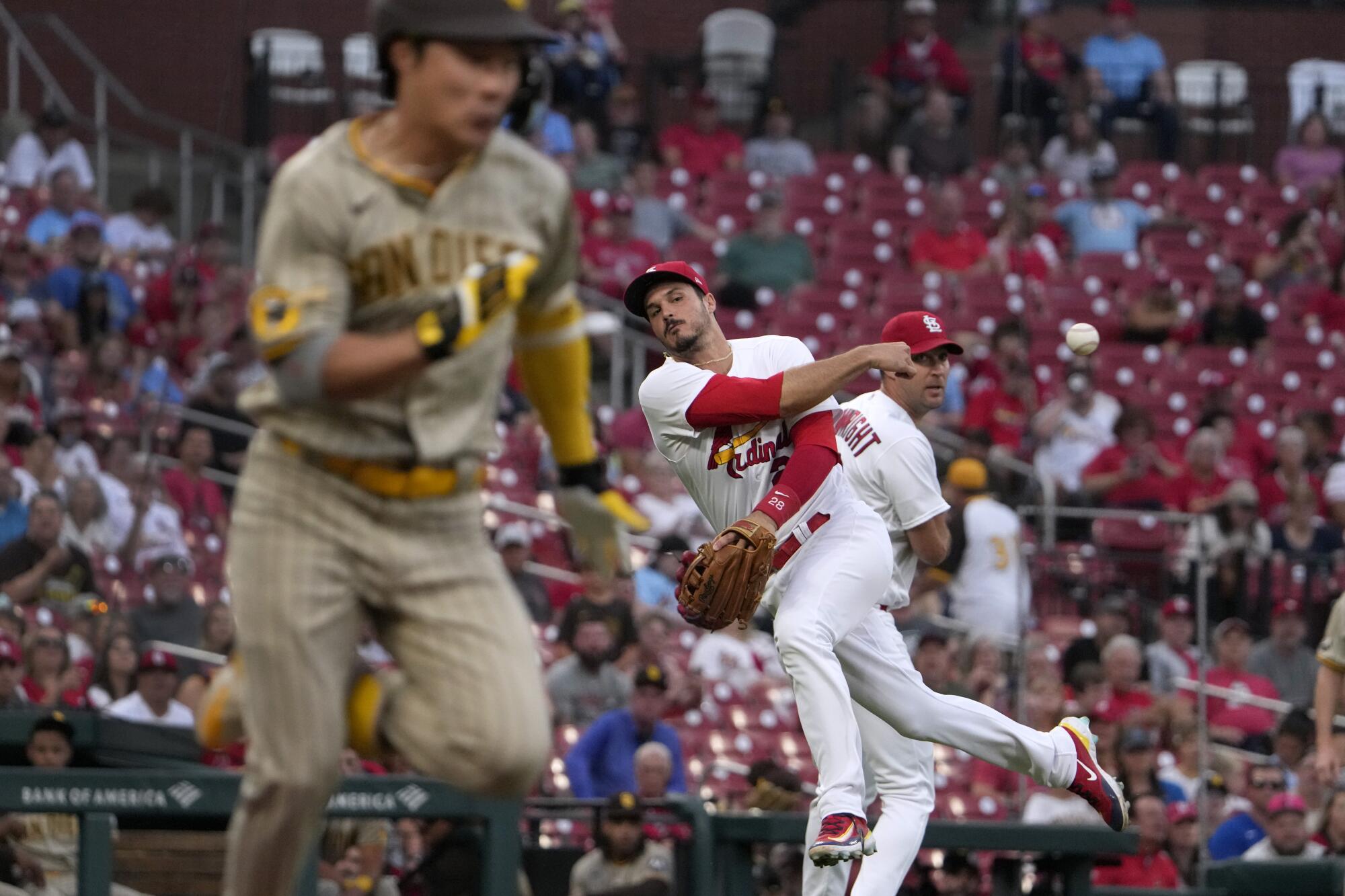 Wainwright wins No. 198, Goldschmidt homers as the Cardinals beat