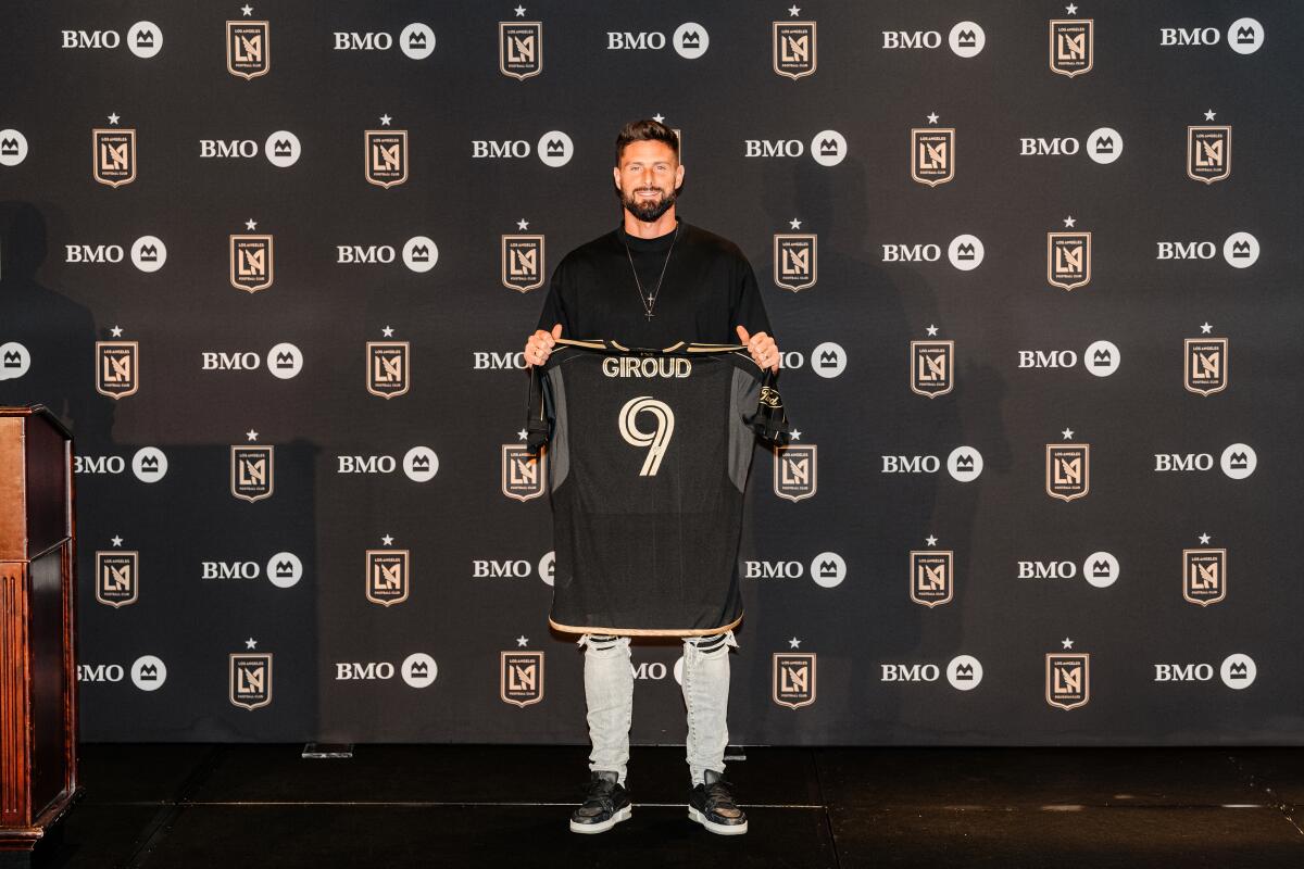 Olivier Giroud fue presentado en Los Ángeles el 1 de agosto de 2024.