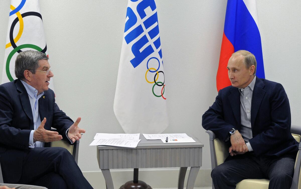 el presidente de Rusia Vladimir Putin con el presidente del Comité Olímpico Internacional Thomas Bach 