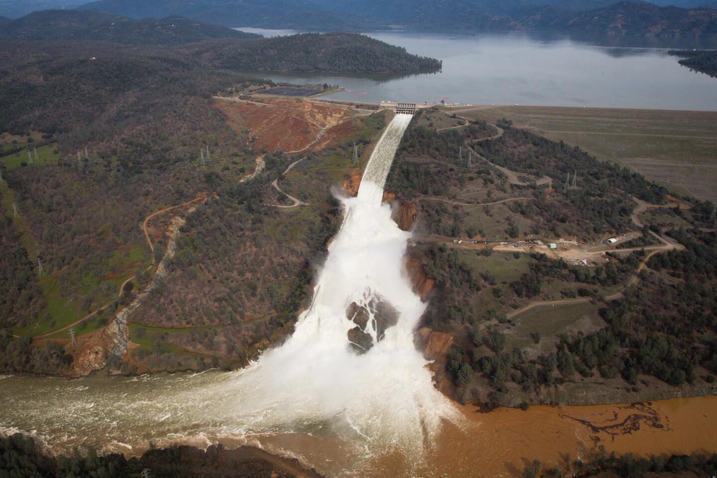 Thousands evacuated near Oroville Dam