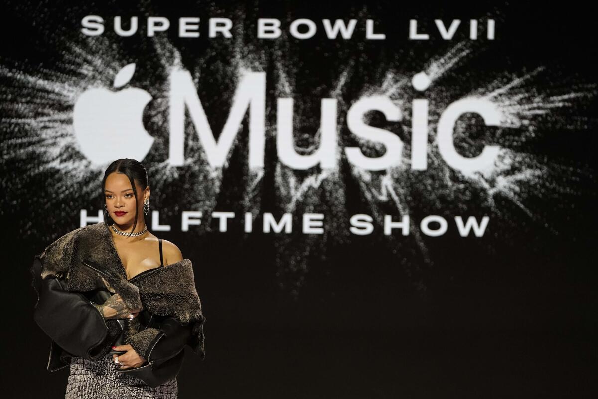 Super Bowl halftime dancers say changes are too little, too late - Los  Angeles Times