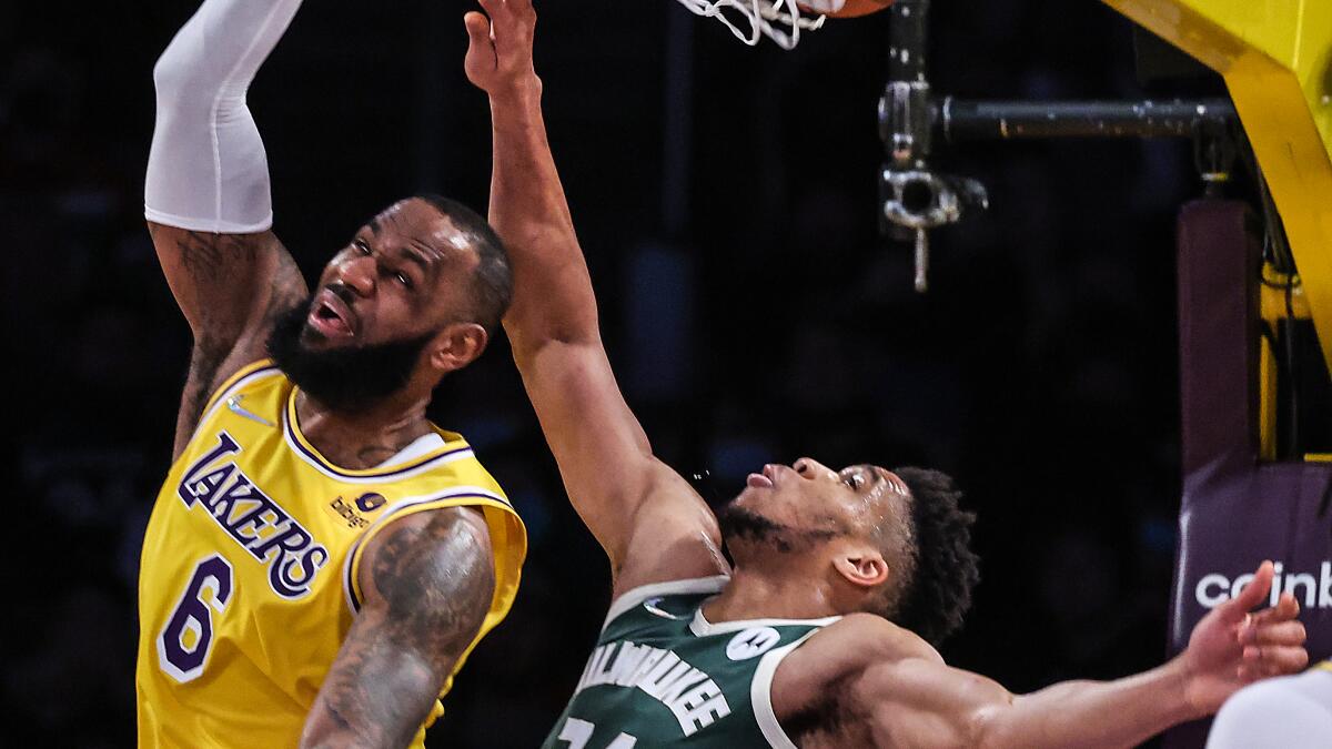 Giannis scores 44, leads Bucks' 131-116 win over Lakers