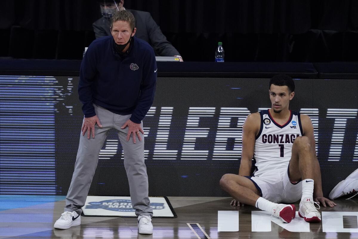 Gonzaga coach Mark Few and guard Jalen Suggs watch from the sideline
