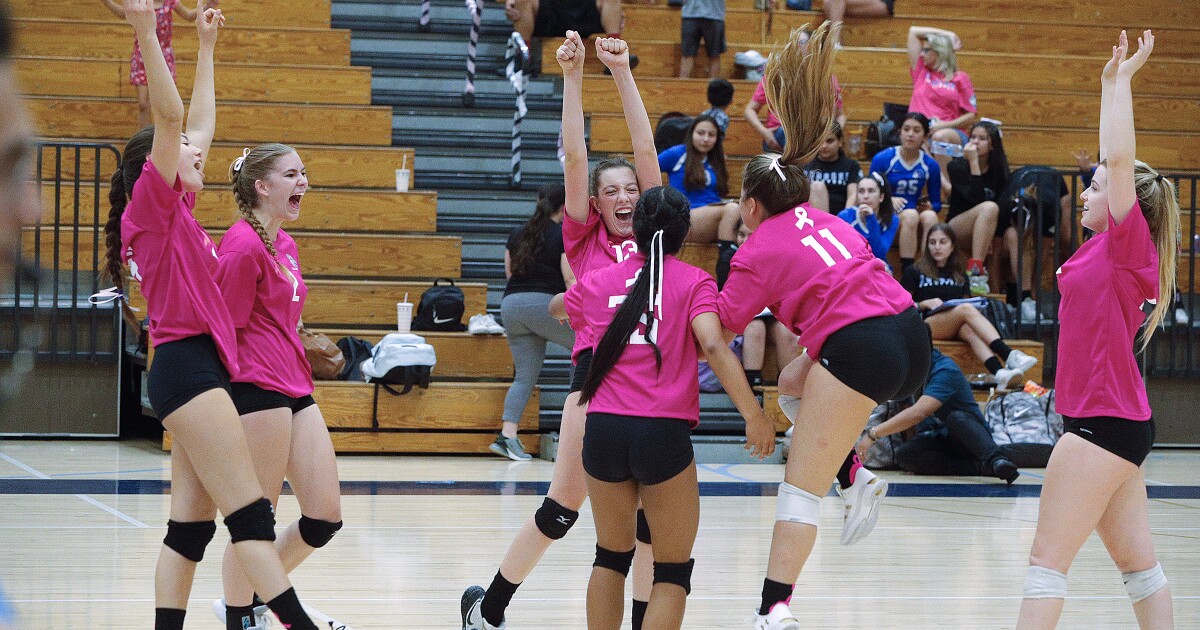 Crescenta Valley girls' volleyball grinds out league win over Burbank