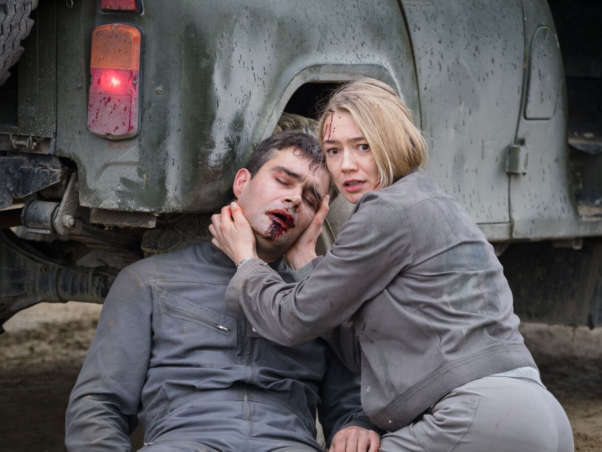 Pyotr Fyodorov and Oksana Akinshina in the movie "Sputnik."