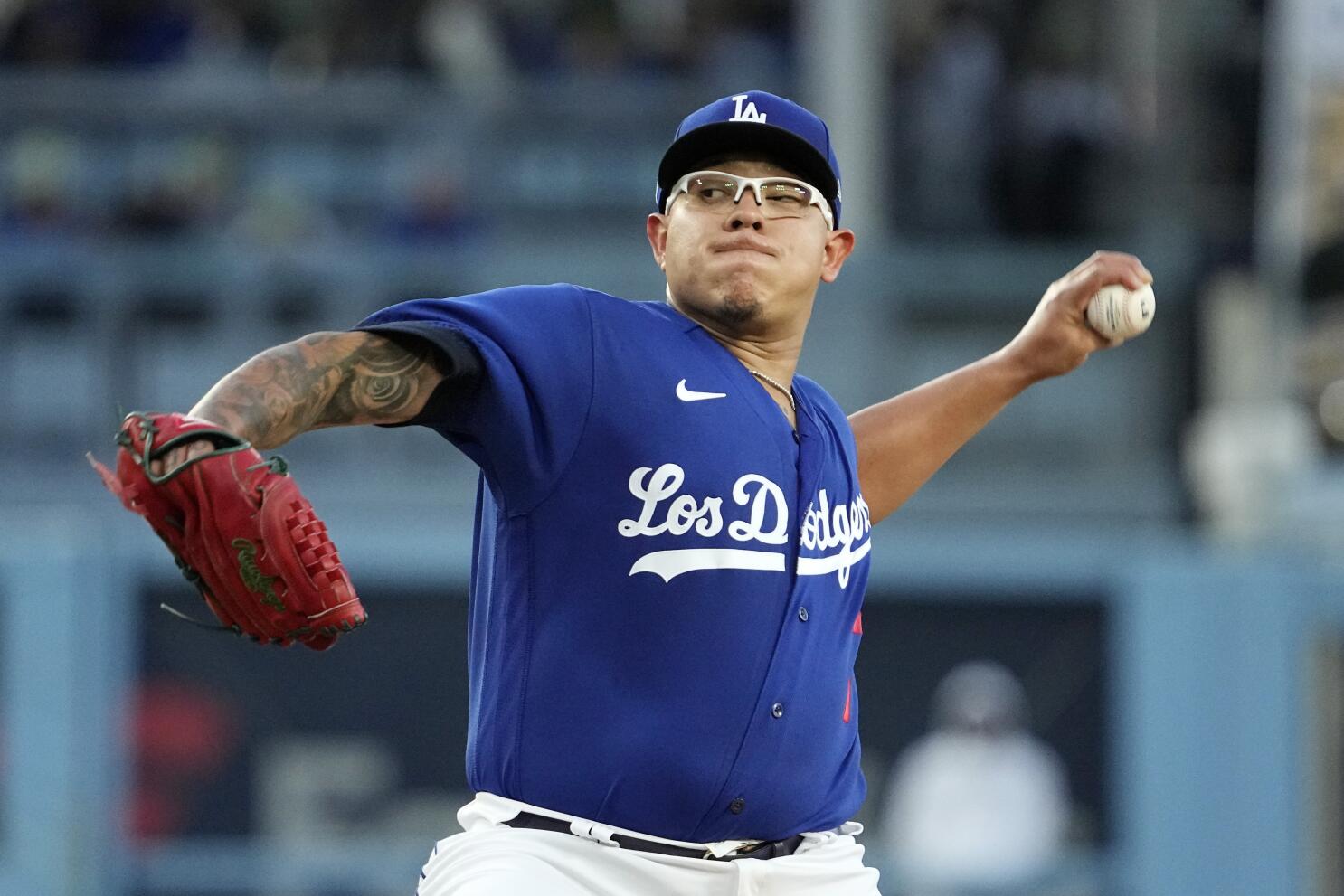 Dodgers' Julio Urías, Miguel Vargas lead another rout of Phillies