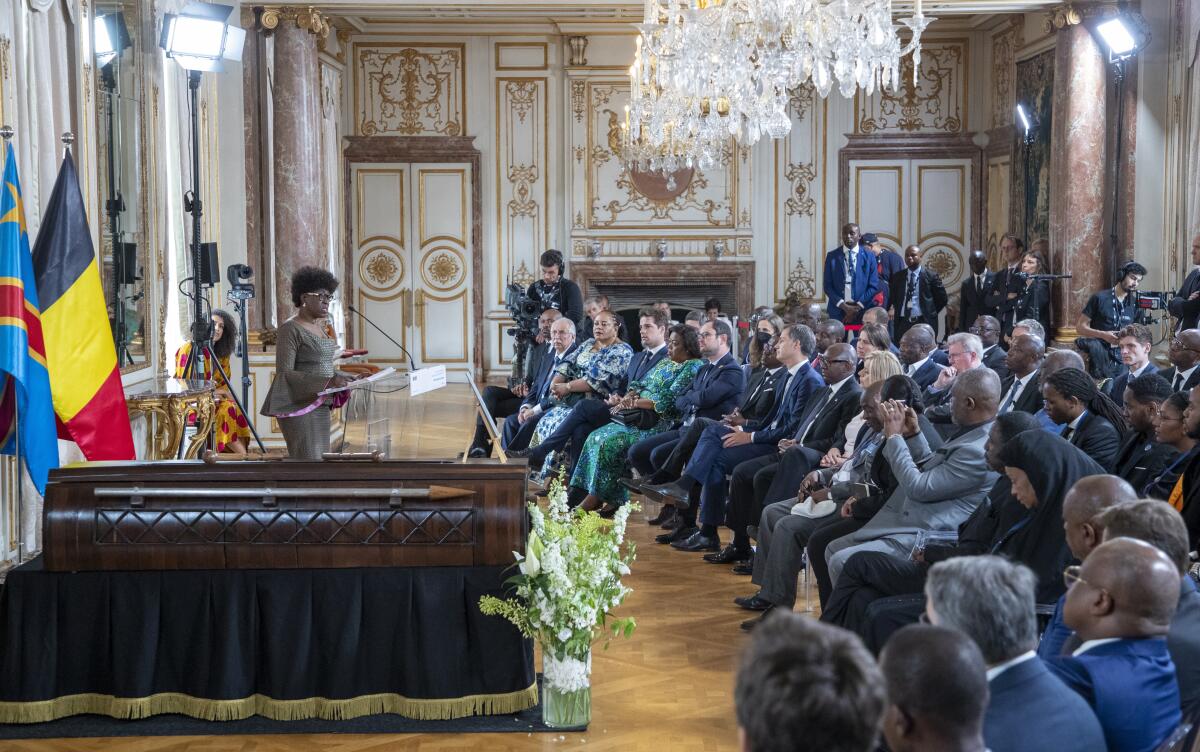 Juliana Lumumba, hija de Patrice Lumumba, habla durante una ceremonia