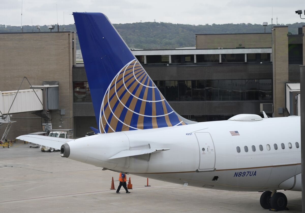 FILE - Company logo adorns the tail of a United Airlines jetliner being prepared for departure at Eppley Airfield on Oct. 6, 2021, in Omaha, Neb. United Airlines says it lost $1.38 billion in the first quarter of 2022 but it expects to return to profitability in the current three-month period as post-pandemic travel ramps back up. The Chicago-based airline said Wednesday, April 20, 2022, it had operating revenues of $7.57 billion in the quarter, which was down 21% from the first quarter of 2019. (AP Photo/David Zalubowski, File)