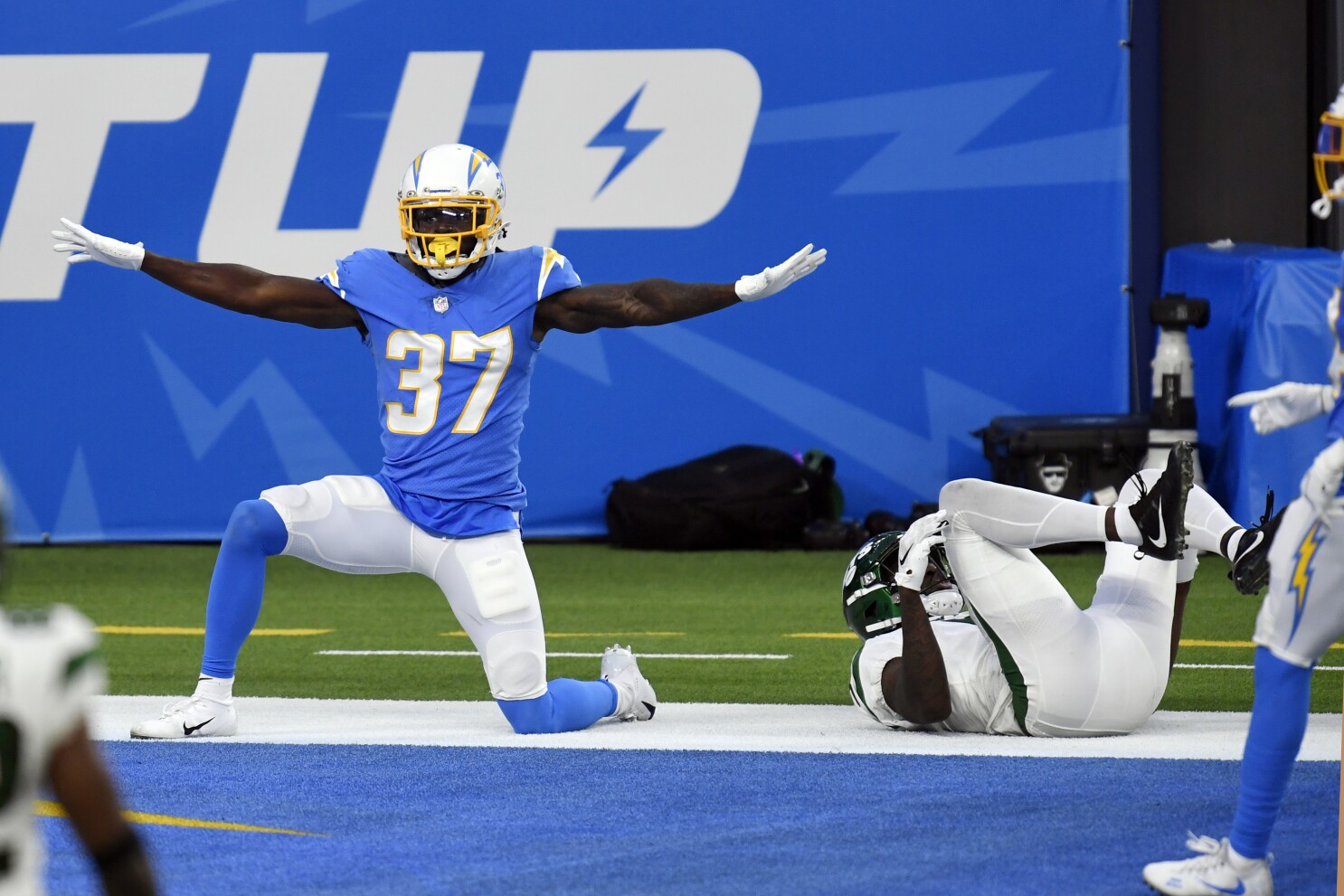 Tevaughn Campbell scores TD, stops another to save Chargers - Los Angeles Times