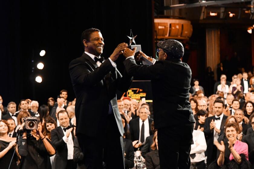 HOLLYWOOD, CALIFORNIA - JUNE 06: Spike Lee (R) presents the award to Denzel Washington during the 47th AFI Life Achievement Award honoring Denzel Washington at Dolby Theatre on June 06, 2019 in Hollywood, California. (Photo by Amy Sussman/Getty Images for WarnerMedia) 610507 ** OUTS - ELSENT, FPG, CM - OUTS * NM, PH, VA if sourced by CT, LA or MoD **