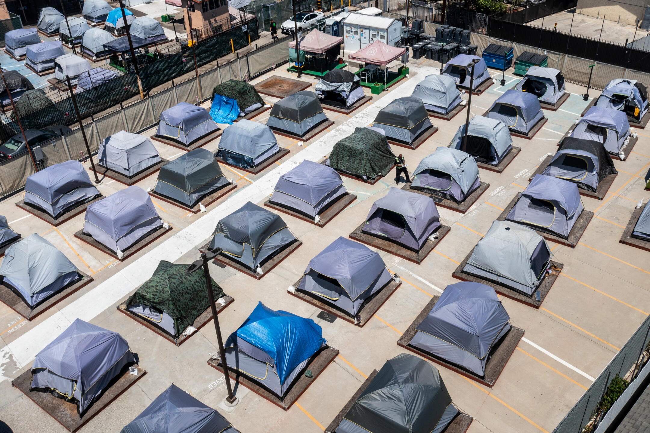 Homeless Fastion CA cities try licensed tent villages to ease homelessness - Los Angeles ...