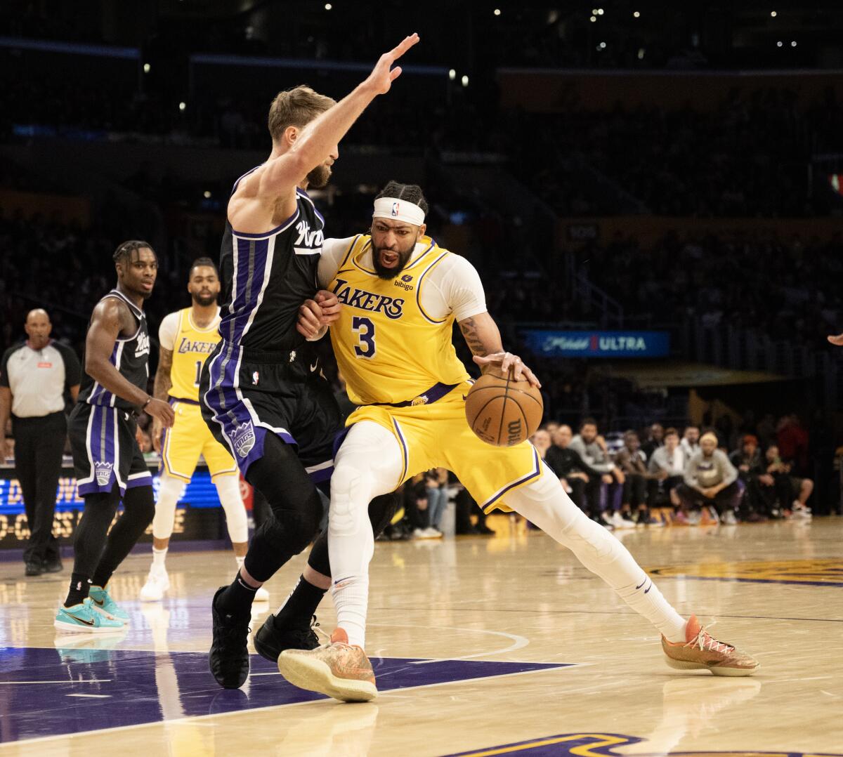 Kings forward Domantas Sabonis plays tight defense on Lakers forward Anthony Davis Wednesday 