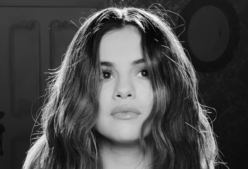 Selena Gomez Lanza Una Cancion Que Las Redes Relacionan Con Justin Bieber Los Angeles Times