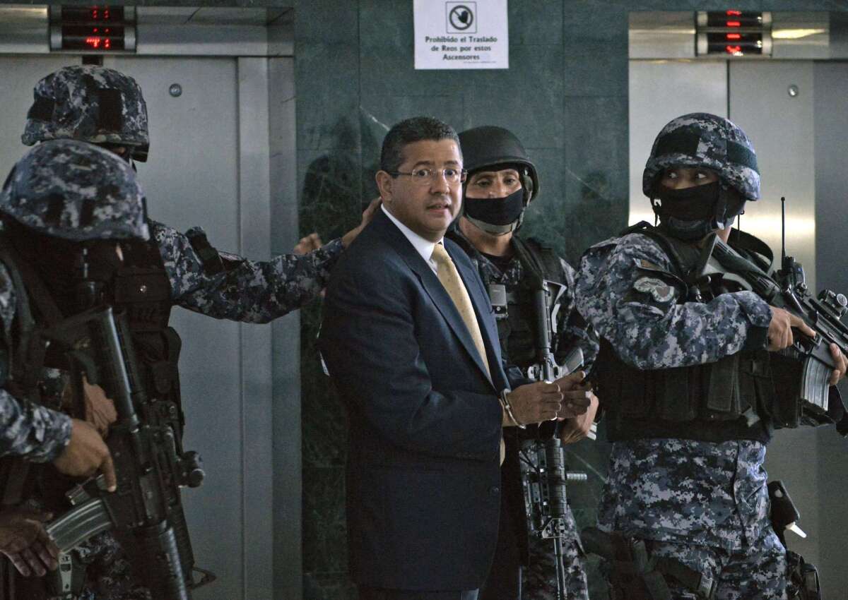 al expresidente salvadoreño Francisco Flores, acusado por los delitos de peculado y enriquecimiento.