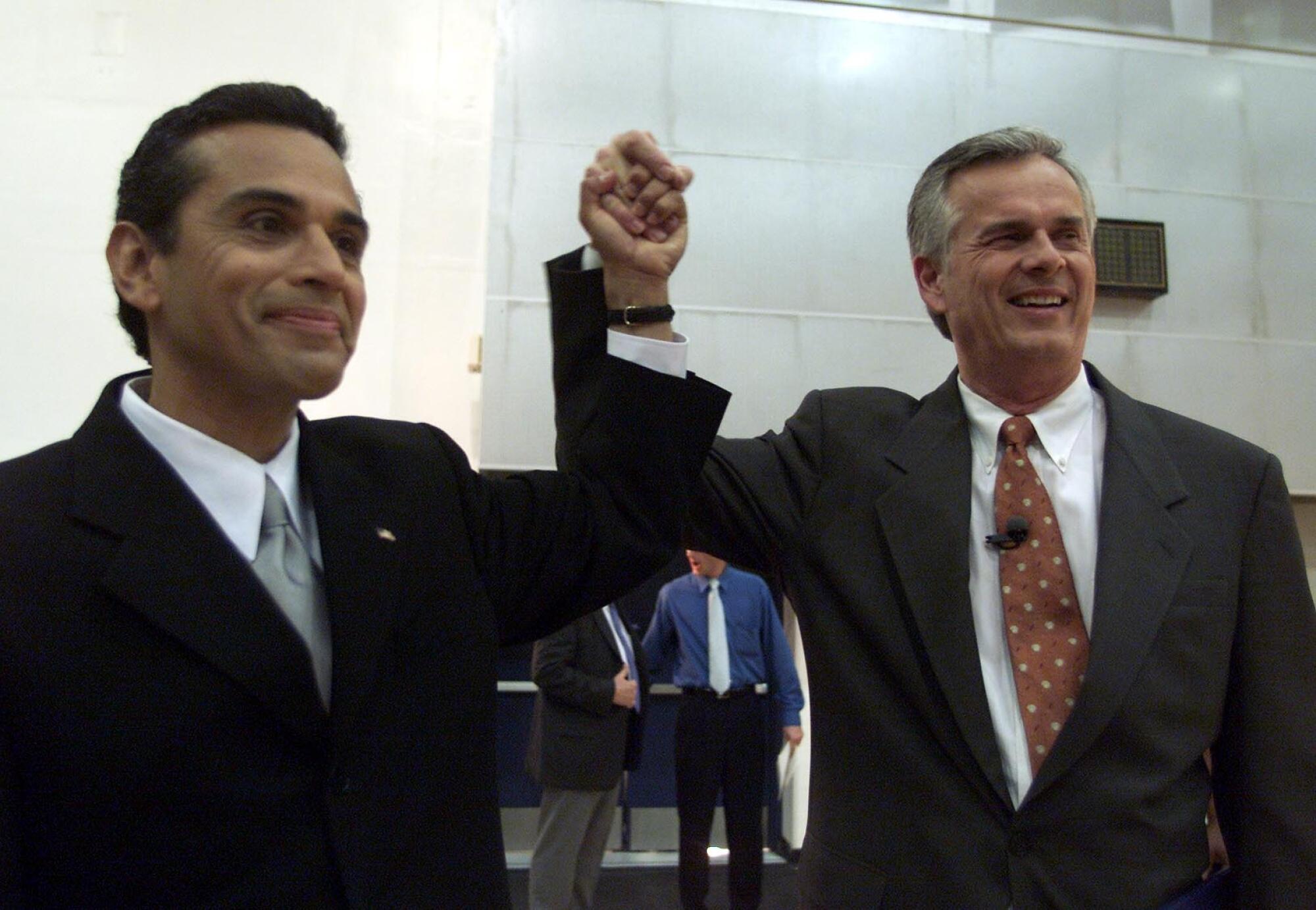 Antonio Villaraigosa and James Hahn raise hands together