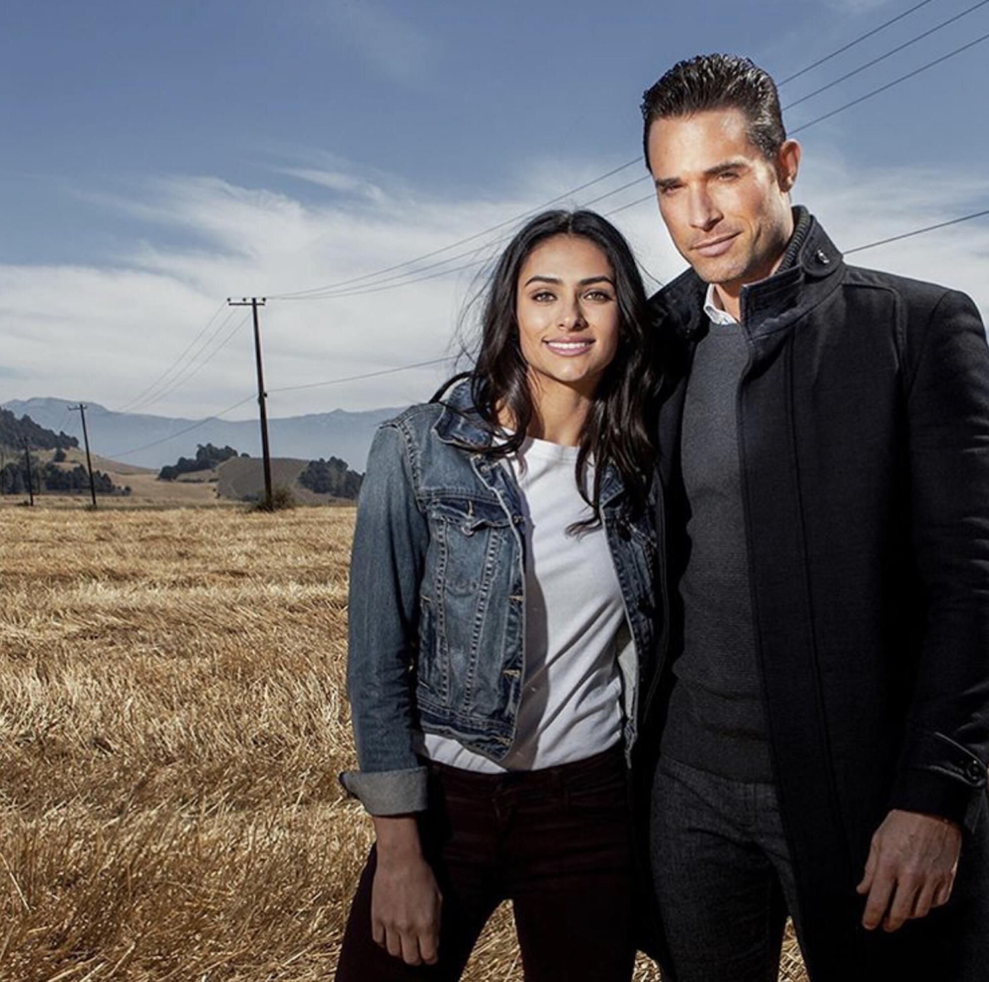 Sebastián Rulli y Renata Notni protagonizaron El Dragon, una serie paroducción que pasó de Televisa al streaming por Netflix.
