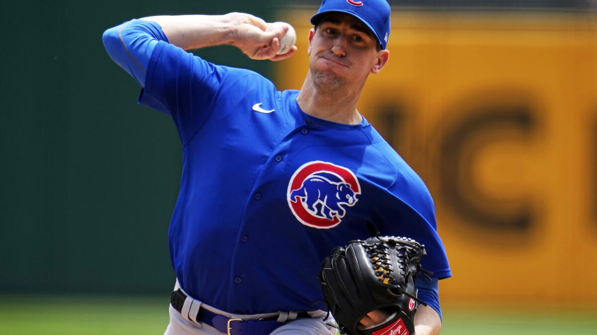 Hendricks shuts down reeling Pirates as Cubs complete 3-game sweep