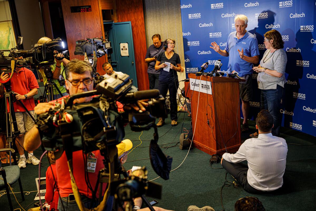 Seismologists Robert Graves and Lucy Jones address a news conference at Caltech.