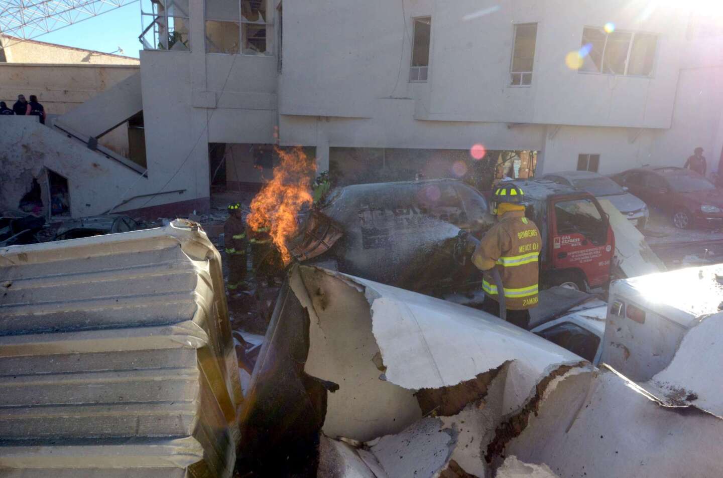 Gas explosion at hospital in Mexico