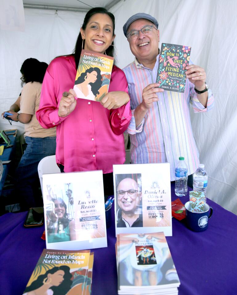 949833-la-es-festival-del-libro-books-20220423-23