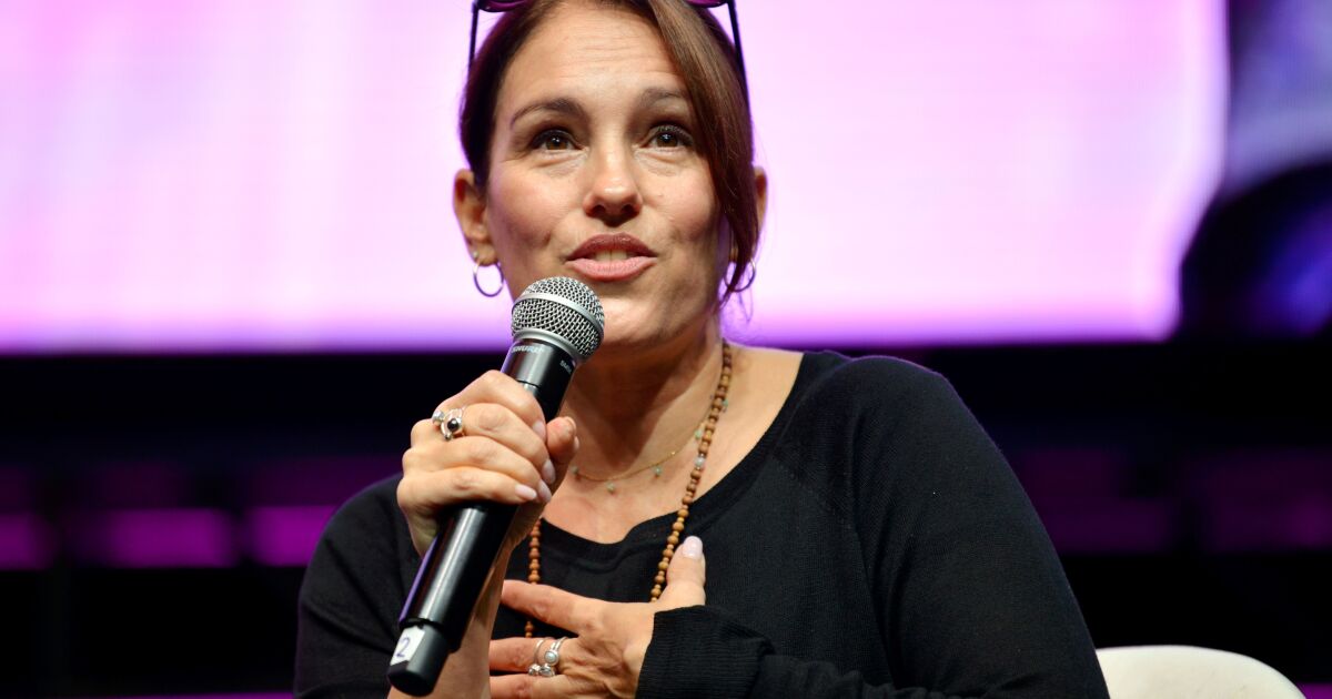 Amy Jo Johnson clarifies why she skipped ‘Power Rangers’ reunion. Was it the spandex?