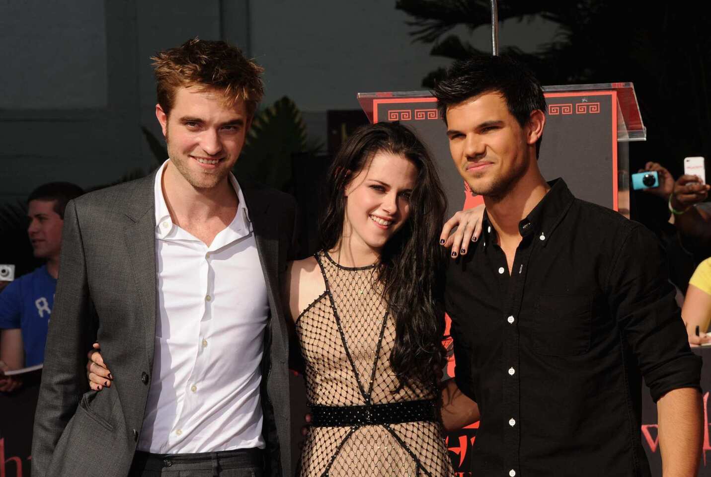 'Twilight' stars leave imprints outside Grauman's Chinese Theatre