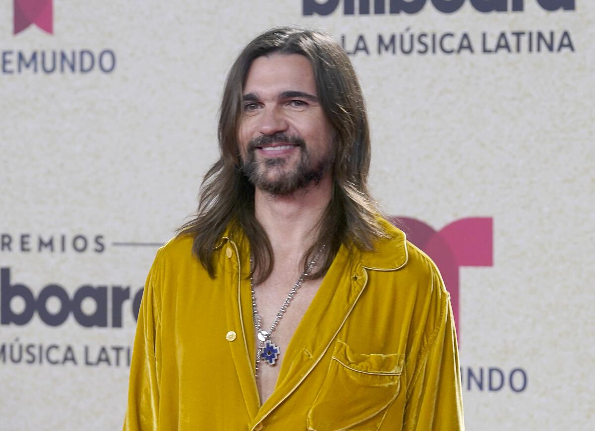 ARCHIVO - Juanes llega a los Premios Billboard de la Música Latina 