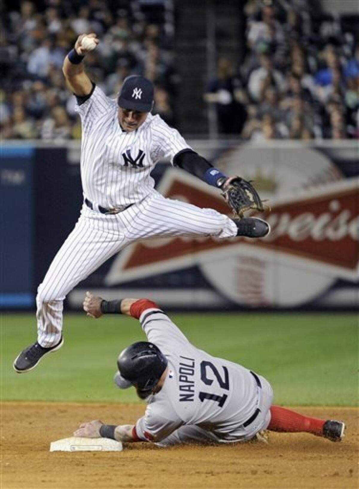 Derek Jeter returns to Yankees' lineup