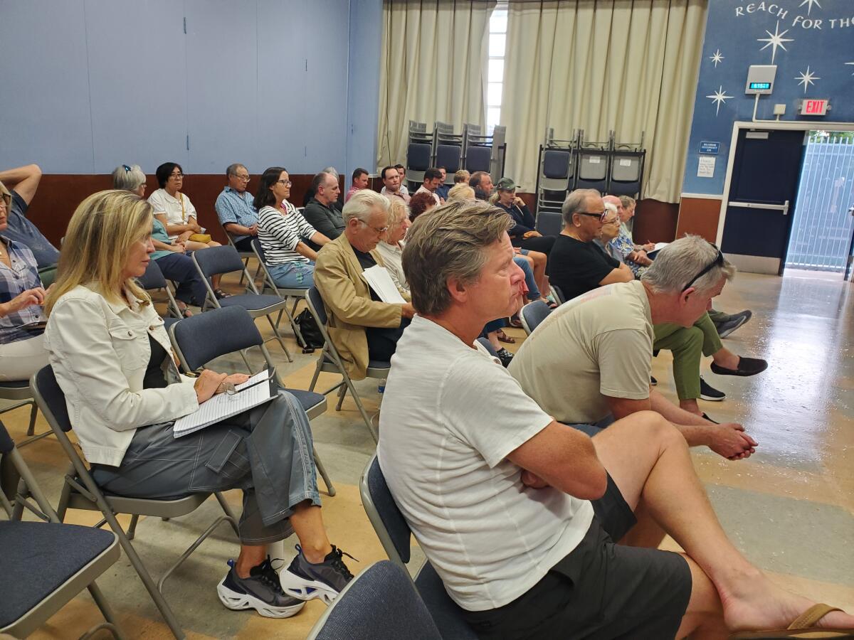 Discussion of the Adelante Townhomes project drew a crowd to the Bird Rock Community Council meeting Sept. 5.