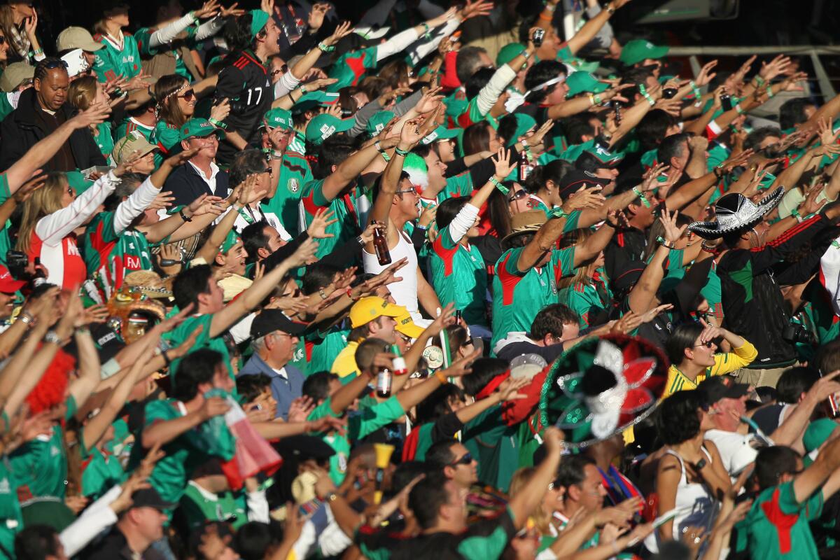 Aficionados del Tri... con opción de cántico para apoyar a México en el Mundial.