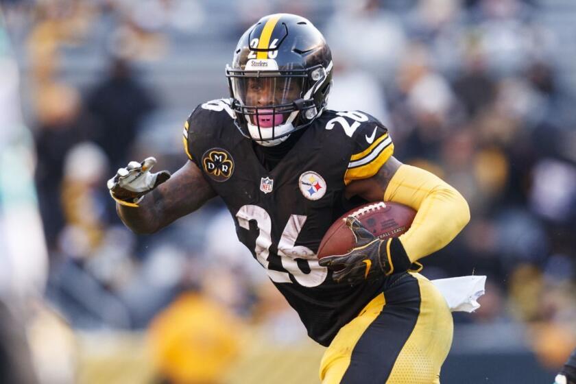Pittsburgh Steelers running back Le'Veon Bell (26) runs the football during an NFL football AFC divisional playoff game against the Jacksonville Jaguars, Sunday, Jan. 14, 2018, in Pittsburgh. The Jaguars defeated the Steelers, 45-42. (Ryan Kang via AP)