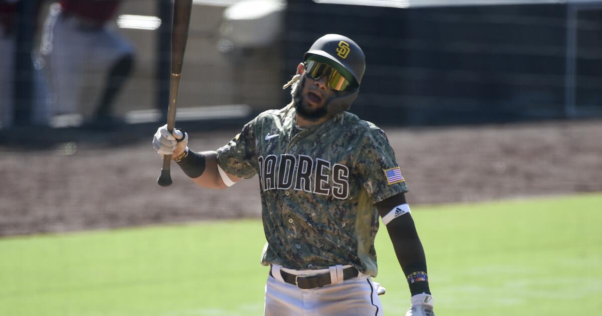 Padres notes: Garcia gets the save, Hosmer day-to-day, Myers