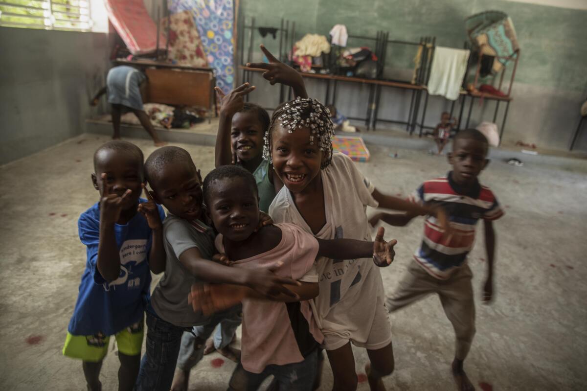 Niños que tuvieron que dejar sus casas en Cite Soleil debido a los enfrentamientos 