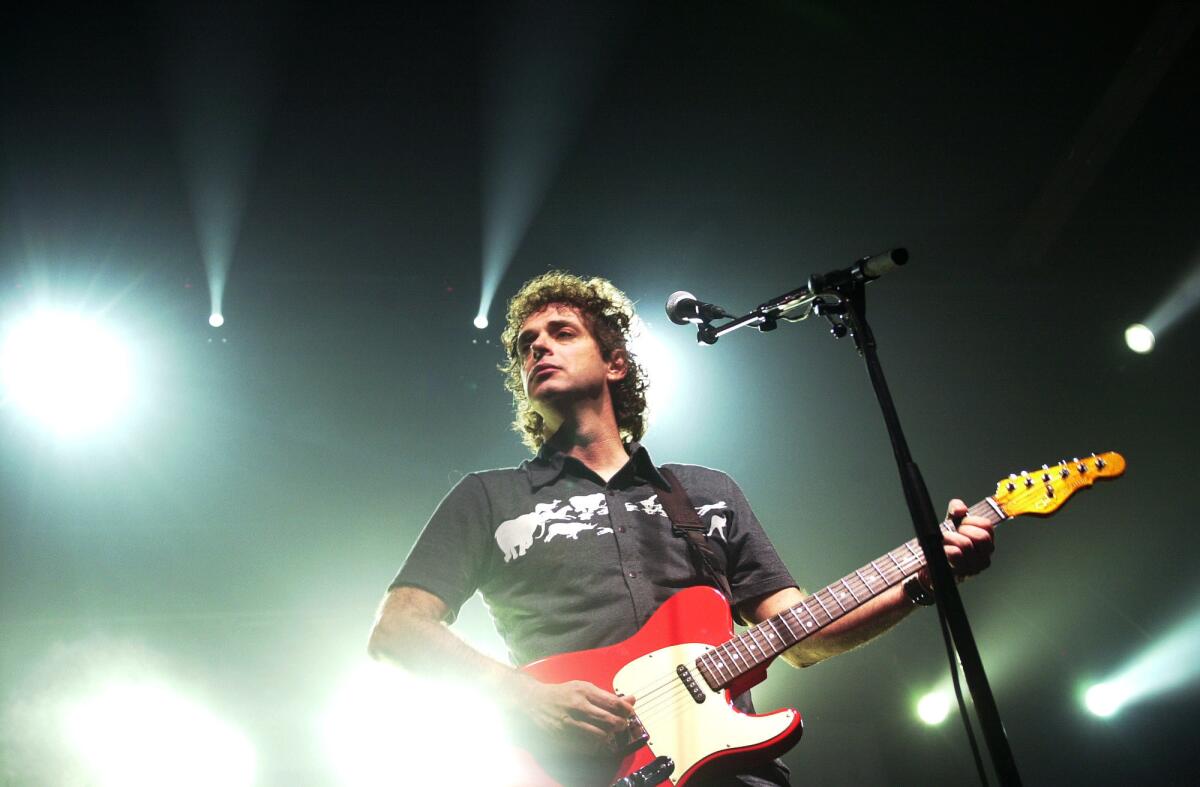 El cantante y guitarrista Gustavo Cerati es toda una leyenda del rock en nuestro idioma, y ahora se encuentra a punto de tener su propio documental en la TV.