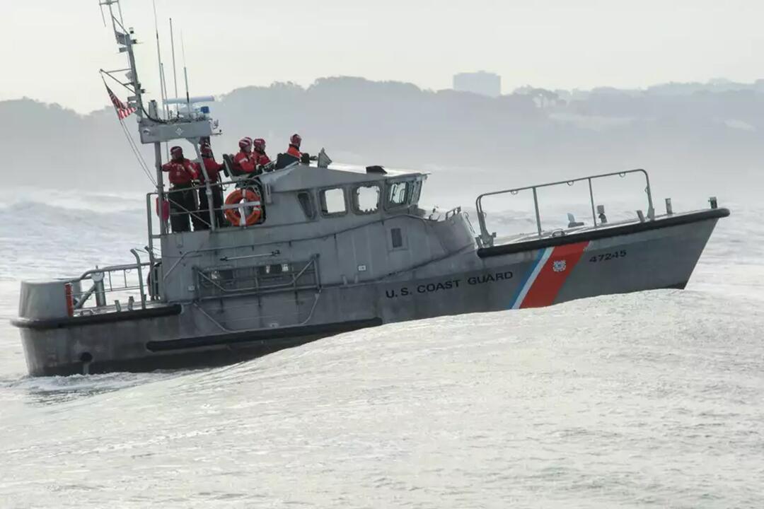Child, 5, dies after she and man are swept into ocean at Half Moon Bay Child, 5, dies after she and man are swept into ocean at Half Moon Bay