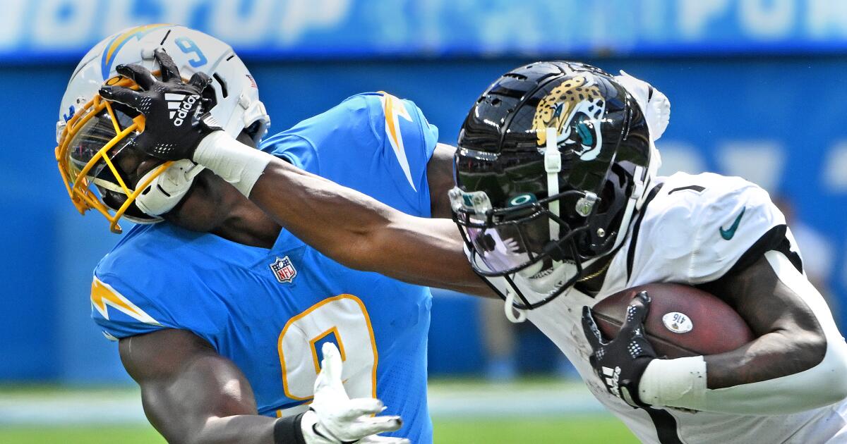 Chargers look sluggish as Jaguars roll, can't blame loss on Justin Herbert's  injury