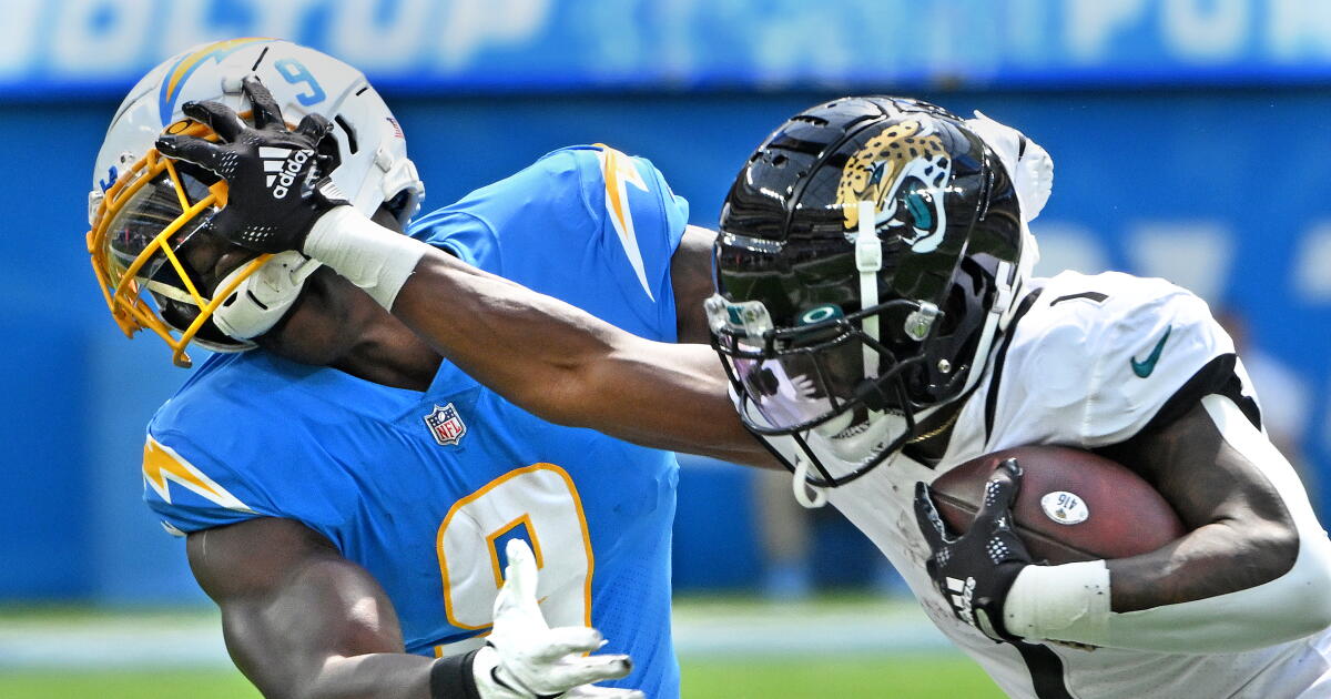 Guy With Ripped Rib Jaguars rip Chargers; Justin Herbert risks ripped rib cartilage - Los ...