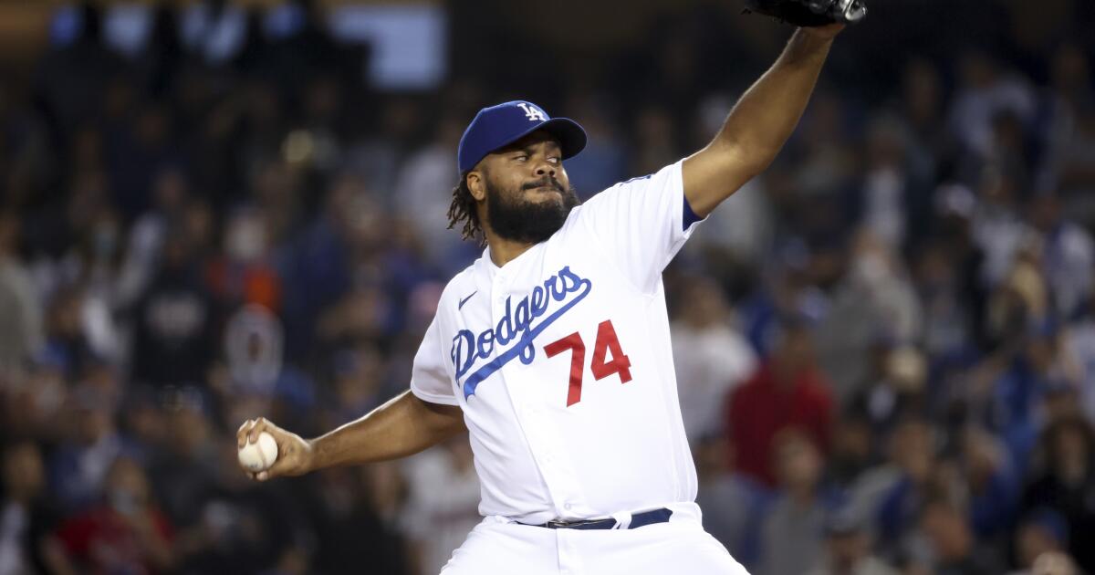 Los Angeles, United States. 19th Apr, 2022. Atlanta Braves relief pitcher Kenley  Jansen (74) enters the game in his first appearance against the Los Angeles  Dodgers during a MLB game, Tuesday, April