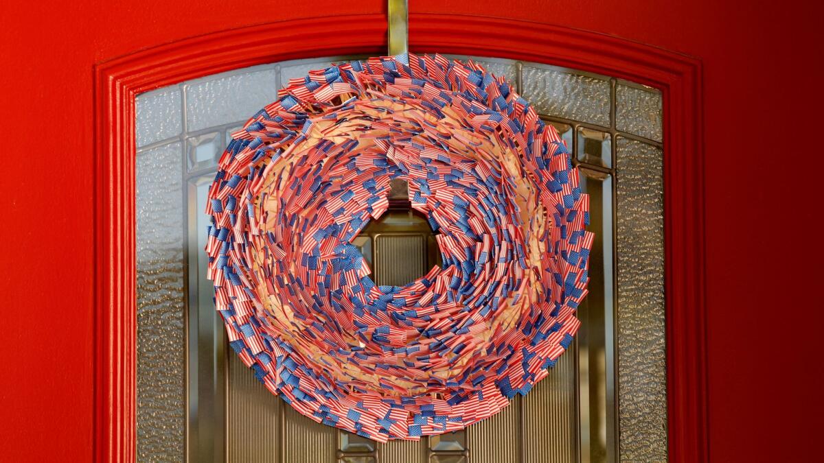 A finished flag wreath.