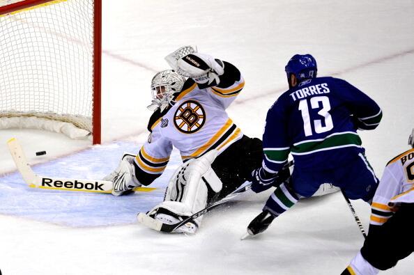 Photo: First game of NHL Stanley Cup Final, Vancouver Canucks home to  Boston Bruins - VAP2011060117 