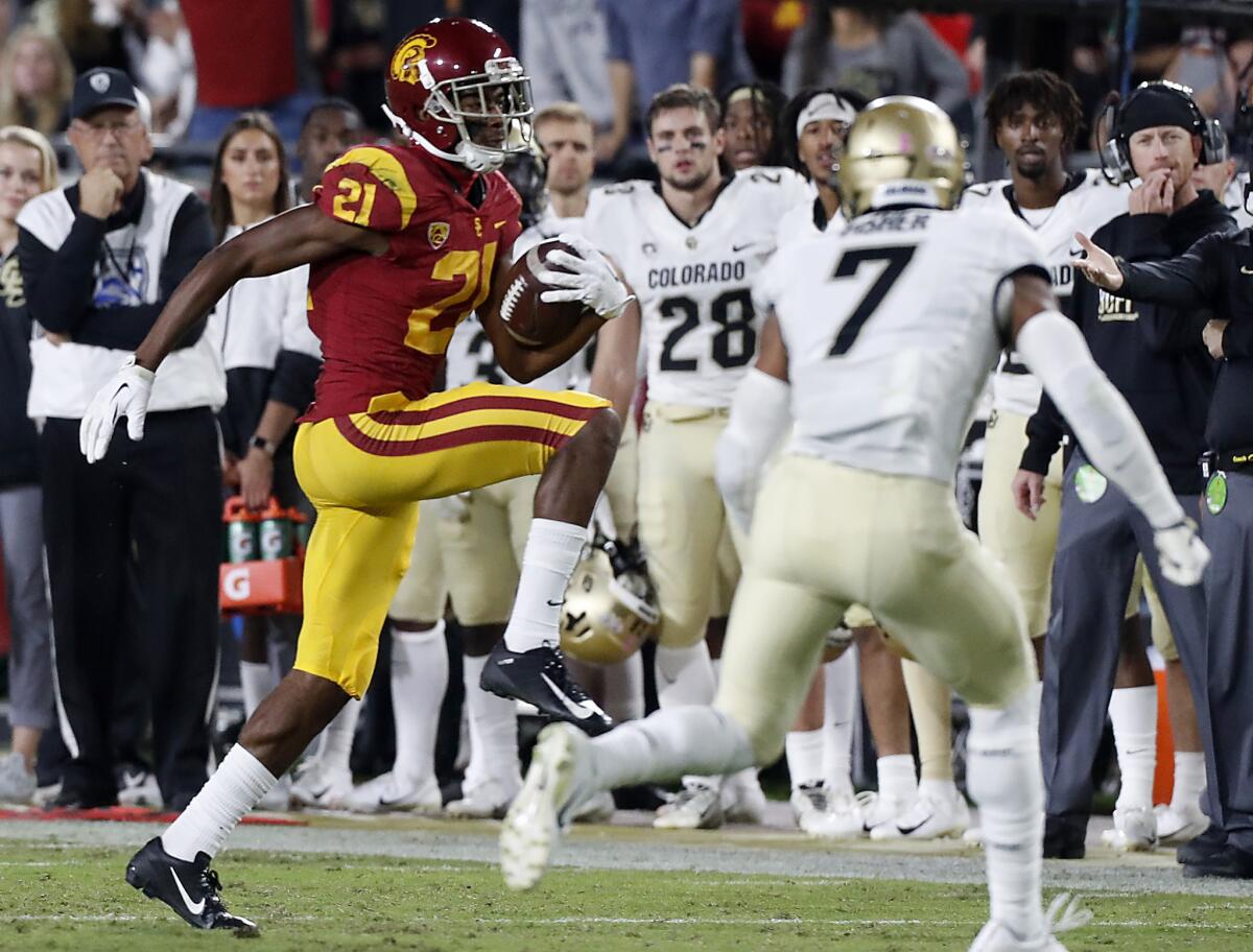 USC wide receiver Tyler Vaughns makes a catch against Colorado in the first quarter on Oct. 25, 2019.