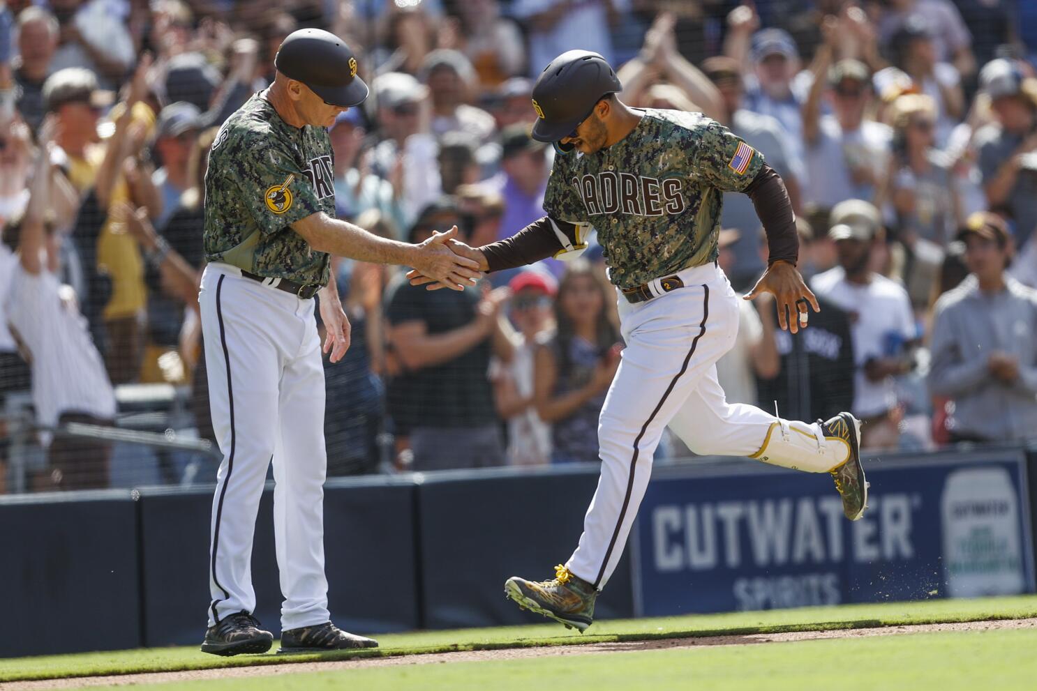 Tony Kemp's 8th-inning homer lifts A's over Yankees