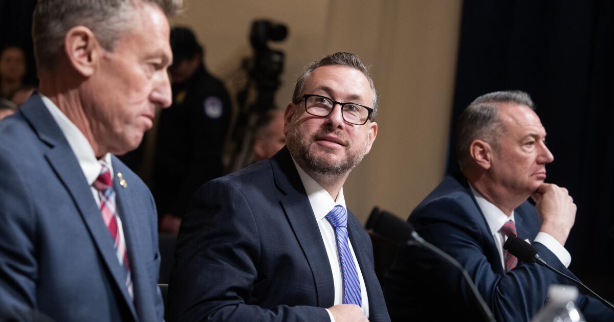 ICE y funcionarios fronterizos interrogados en audiencia sobre asesinatos de ciudadanos estadounidenses