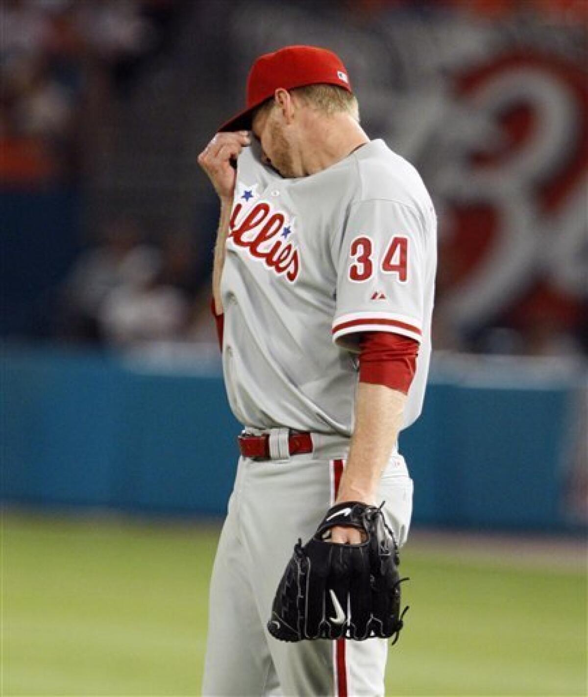 Phillies' Halladay throws perfect game against Marlins