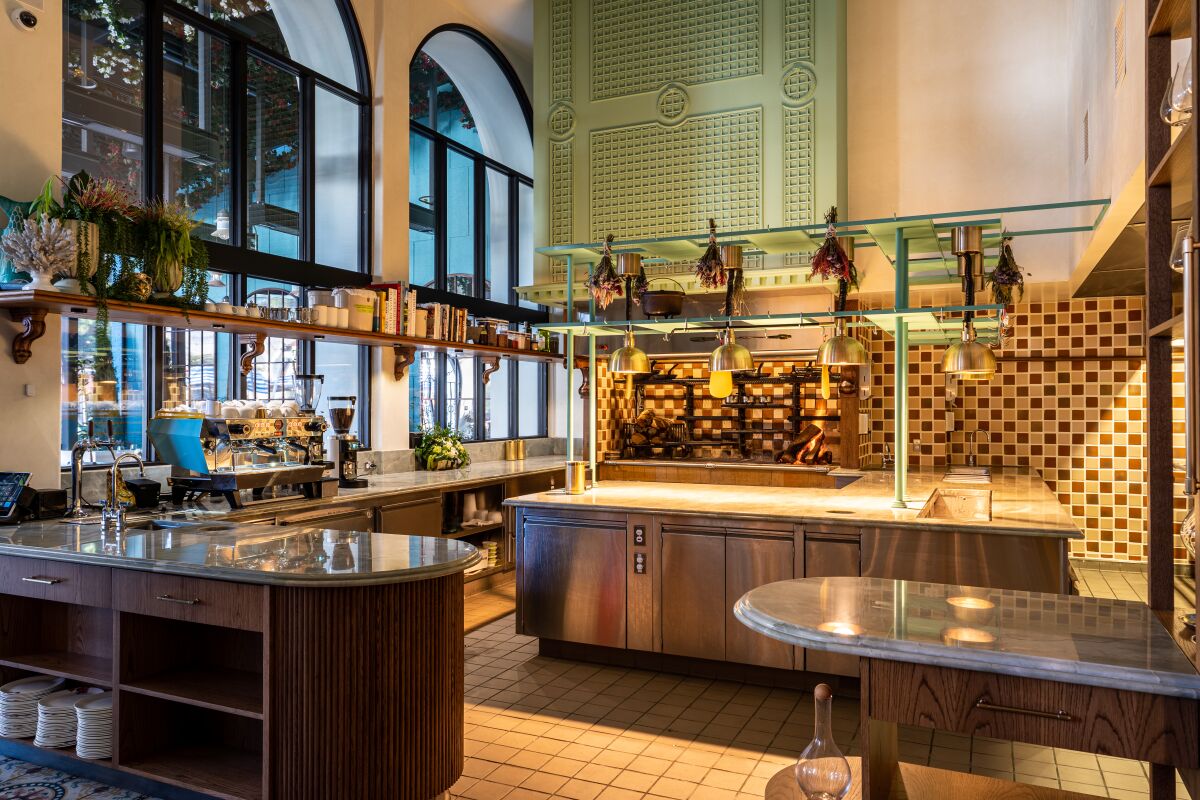 La cocina abierta en Marisi, un nuevo restaurante italiano en La Jolla.