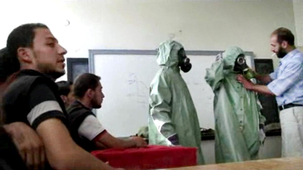 El grupo Estado Islámico está persiguiendo agresivamente el desarrollo de armas químicas, estableciendo una división dedicada a la investigación y experimentación con la ayuda de científicos de Irak, Siria y el resto de la región, de acuerdo con funcionarios de inteligencia iraquíes y estadounidenses.(Foto AP via video AP , Archivo)