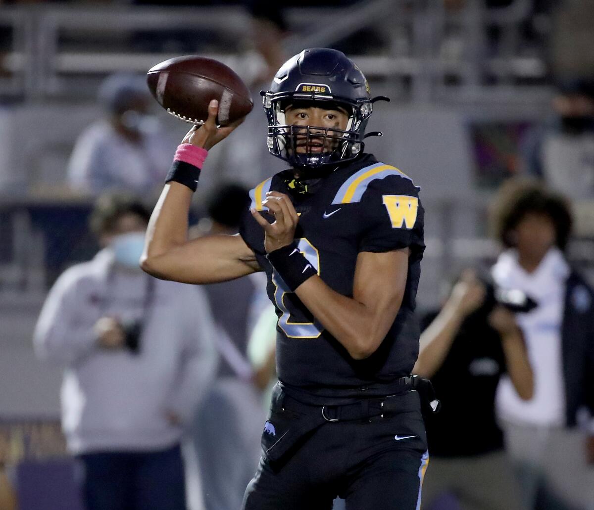 Warren quarterback Nico Iamaleava on Sept. 10, 2021.